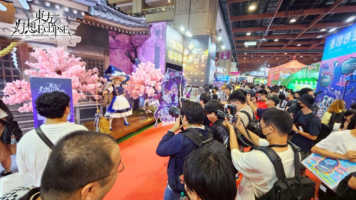 新作STG《東方幻想ECLIPSE》漫博引爆熱潮！ 強勢登 App Store 排行冠軍，獲官方專文力推